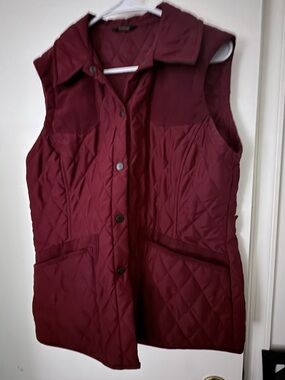 Barbour Vest in Crimson XL